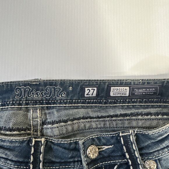 Miss Me Boyfriend Capri Women's Jeans Size 27 Blue Distressed Embroidered Denim - Picture 11 of 13